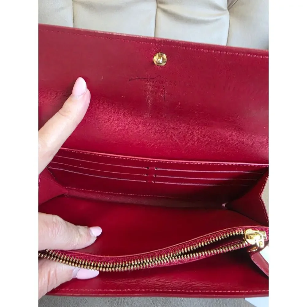 Louis Vuitton Vernis Rayures Sarah Wallet in Red Striped Patent Leather - Picture 10 of 15
